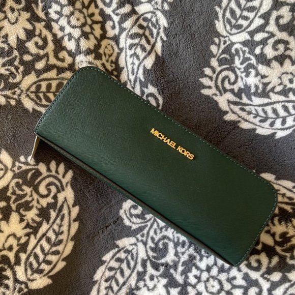 Michael Kors Giftables Medium Pencil Case Signature Leather Makeup Case - Picture 1 of 16
